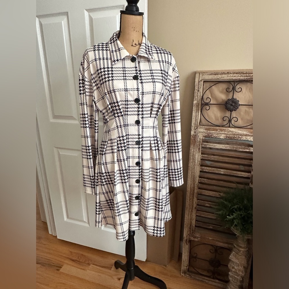 SHEIN Black & White Plaid Button Front Dress – Size Medium (US 6) - Picture 3 of 13
